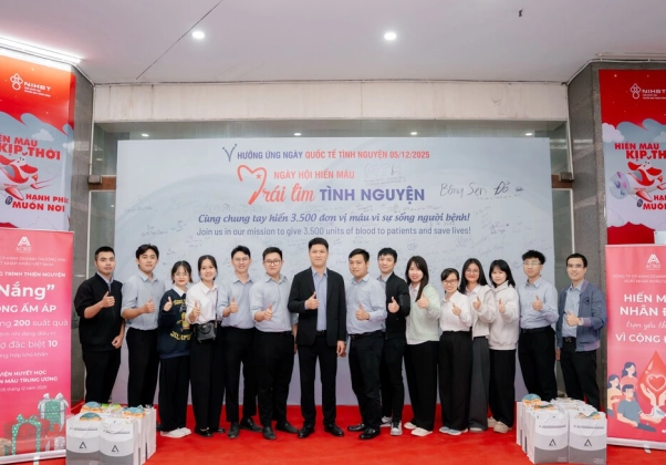 chuong-trinh-thien-nguyen-nang-dong-am-ap-hien-mau-nhan-dao-trao-200-suat-qua-cho-benh-nhi-vien-huyet-hoc-truyen-mau-trung-uong