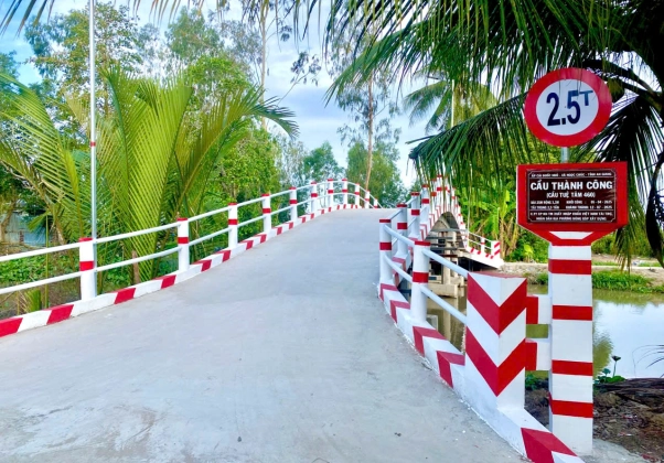 compassion-in-action-–-joining-hands-to-build-roads-and-bridges-for-ngoc-chuc-commune
