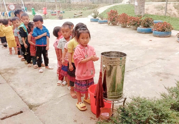 cung-em-den-truong-mang-yeu-thuong-den-tre-em-vung-cao-ho-tro-truong-hoc-tai-pha-mu
